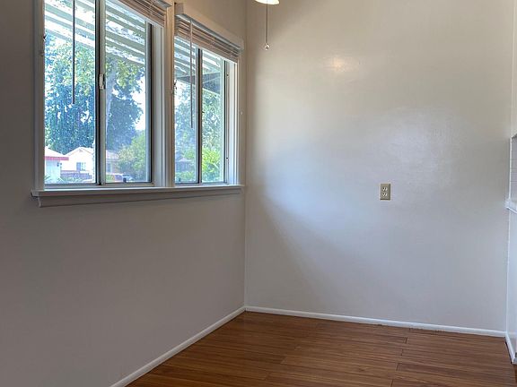 3rd image of 4973 Glen Iris Ave #1/4