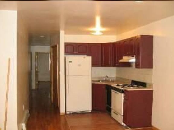 3rd image of 8339 Talbot St