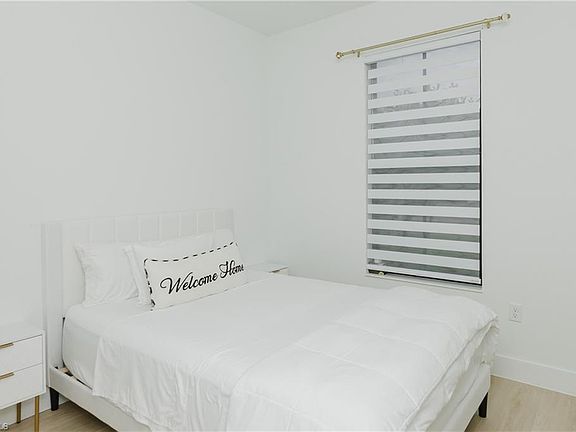 3rd image of 5596 Cobalto WAY