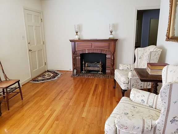 3rd image of 134 Knollwood Ter