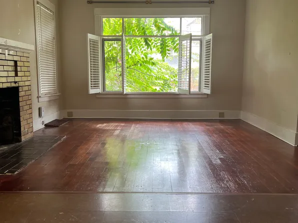 807 N 49th St APT 1, Seattle, WA 98103