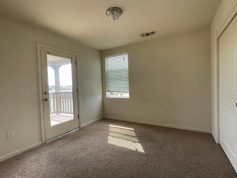 147 Barker Ln — Photo 7