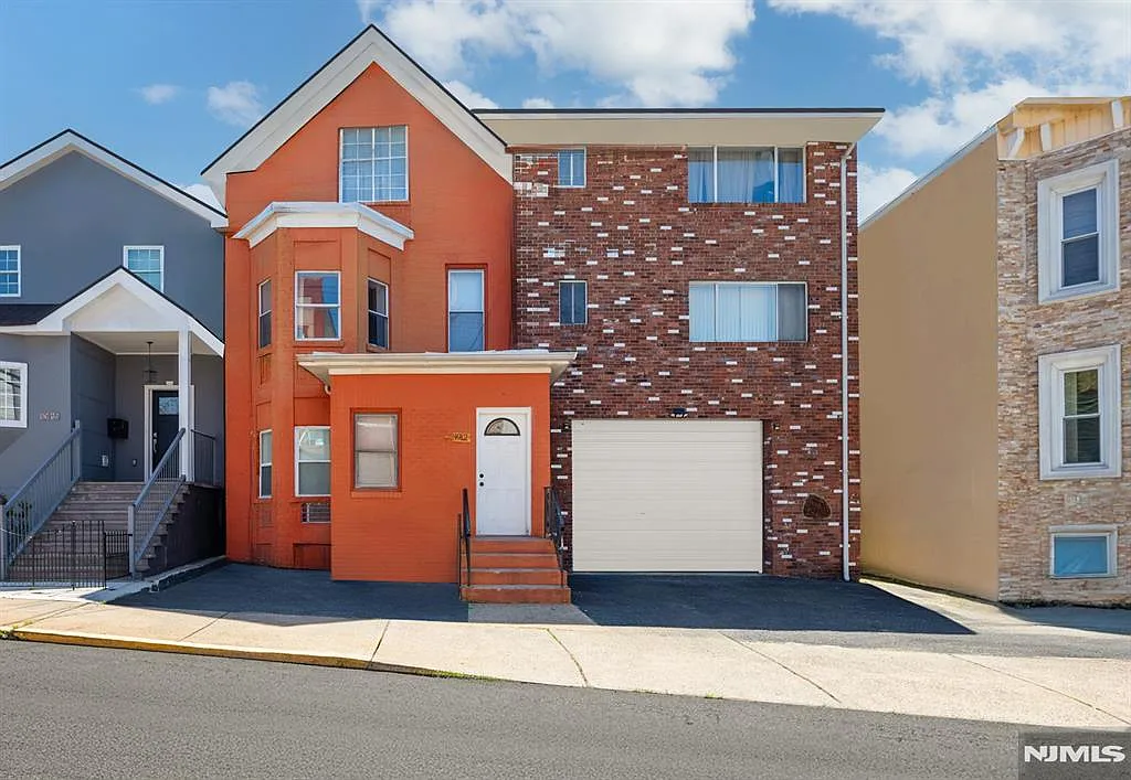 2 bed, $2,800 — Photo 1