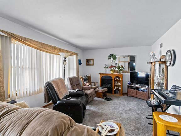 4th image of 120 6th Ave
