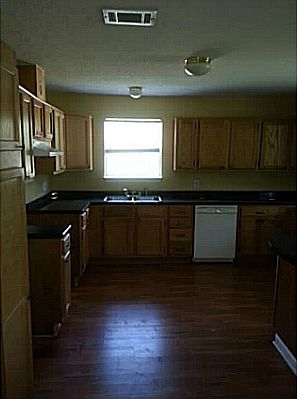 5th image of 4307 W Railroad Ave