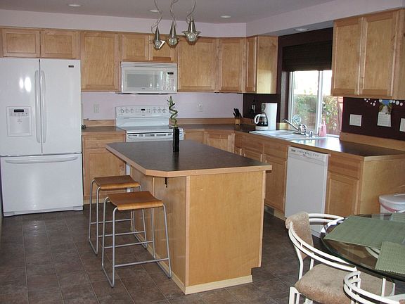 Create masterpieces in the gleaming kitchen.