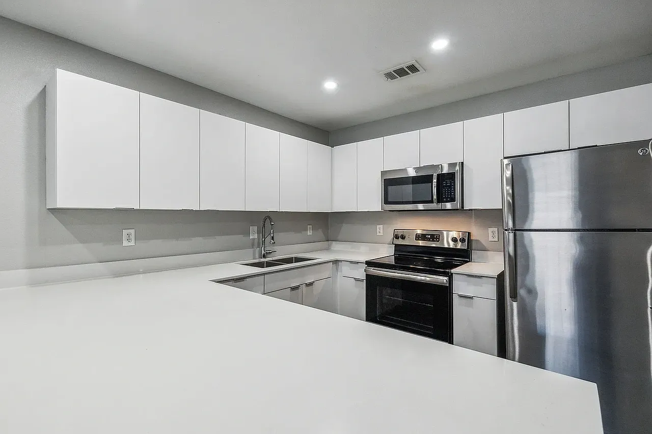 Junius Place Apartments — Photo 4
