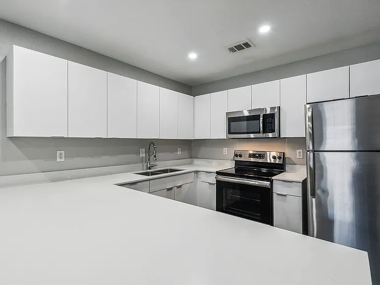 Junius Place Apartments — Photo 4