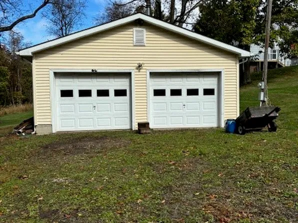 26047 Morgan Station Rd N, Lemont Furnace, PA 15456