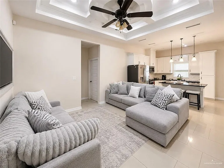 2708 E Imperial Oaks Dr — Photo 3