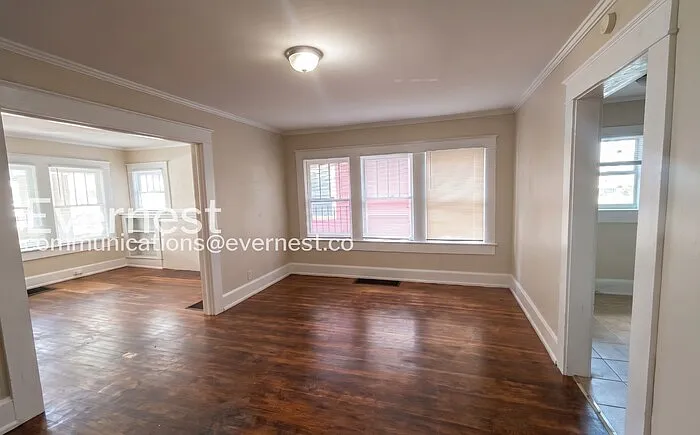 1119 Graymont Ave W — Photo 6