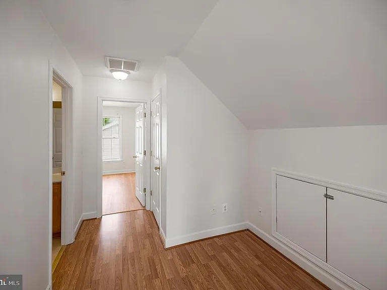 110 Parliament St — Photo 32