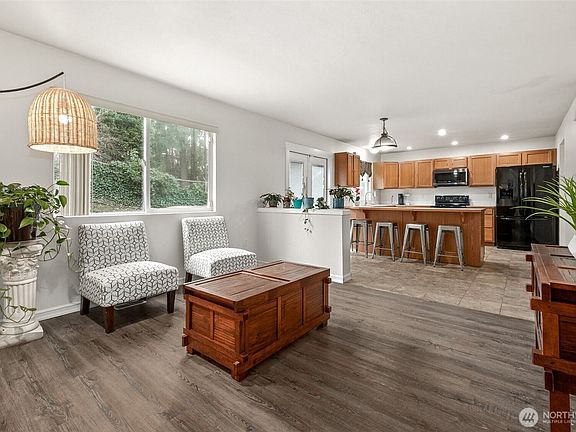 4th image of 4722 215th Street Ct E