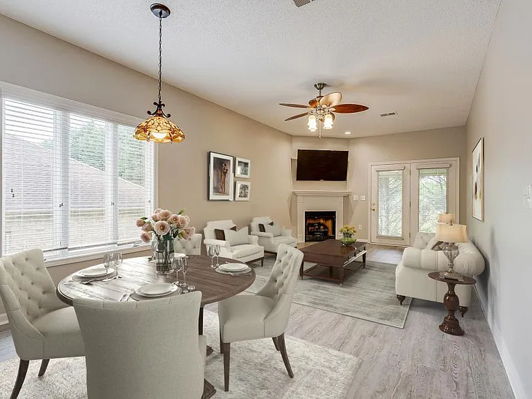 176 S Austin Springs Rd — Photo 2
