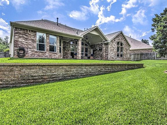 Very Spacious Yard
