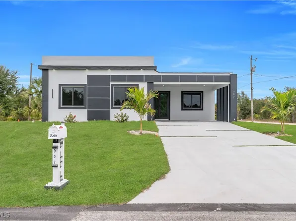 907 E 9th St, Lehigh Acres, FL 33972
