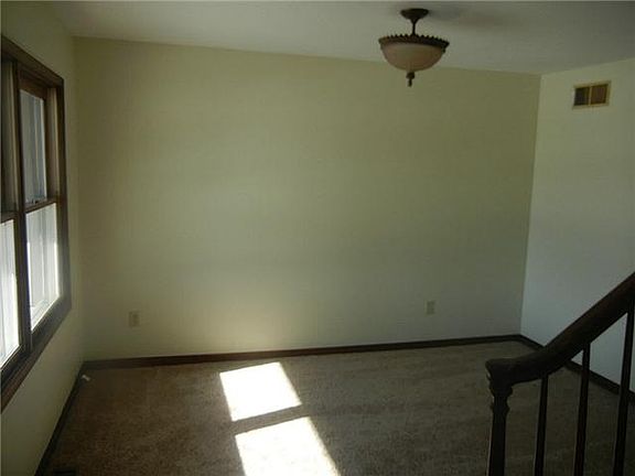4th image of 219 Illinois Dr