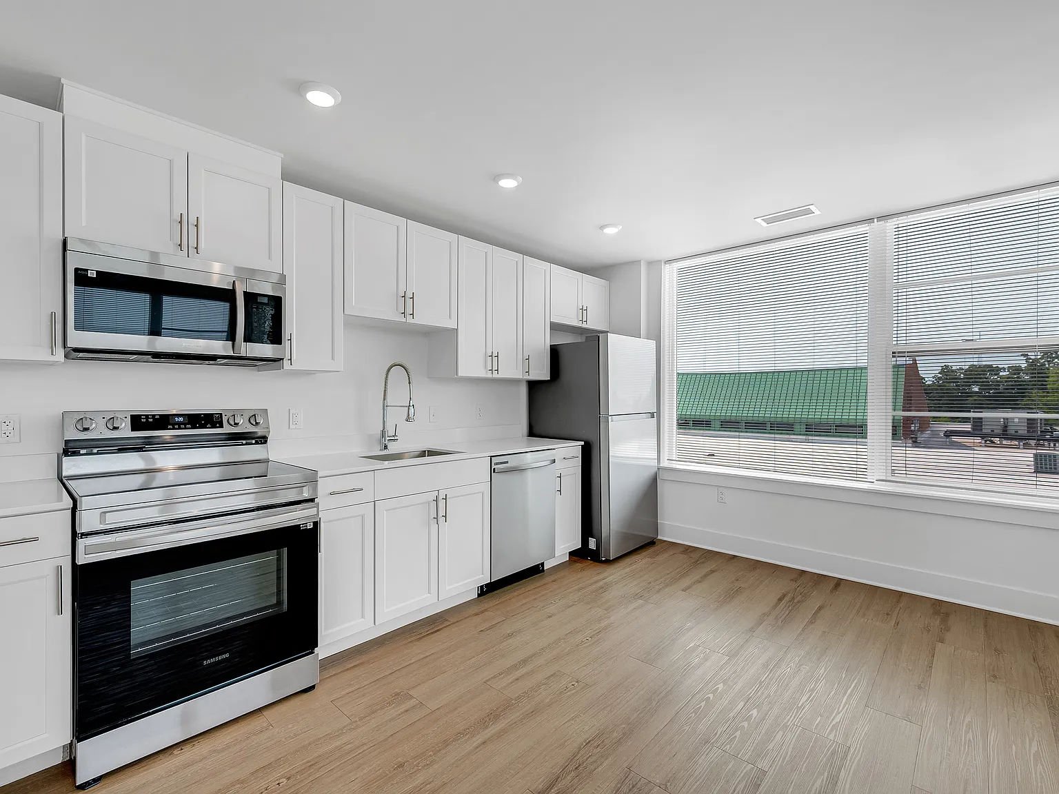 Beech Tree Place Apartments — Photo 1