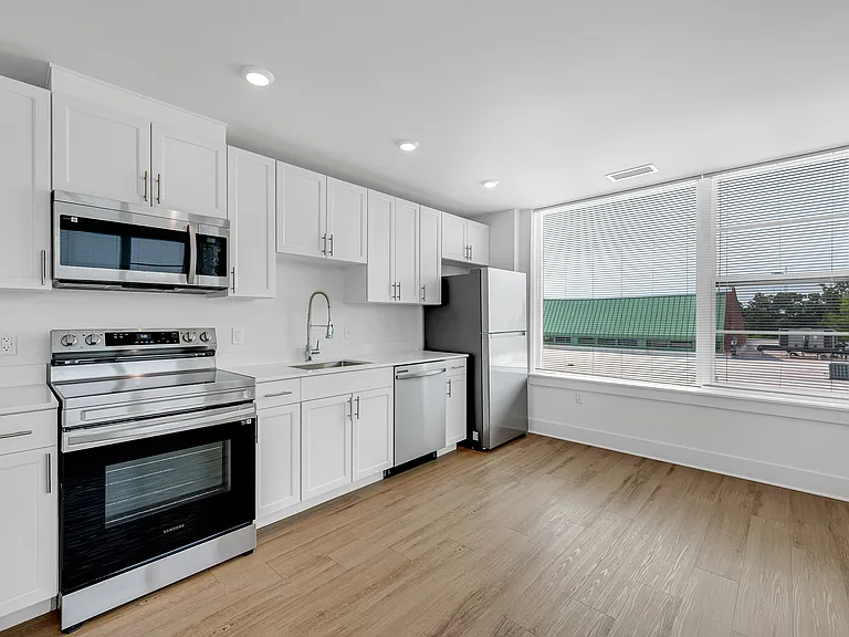 Beech Tree Place Apartments — Photo 1