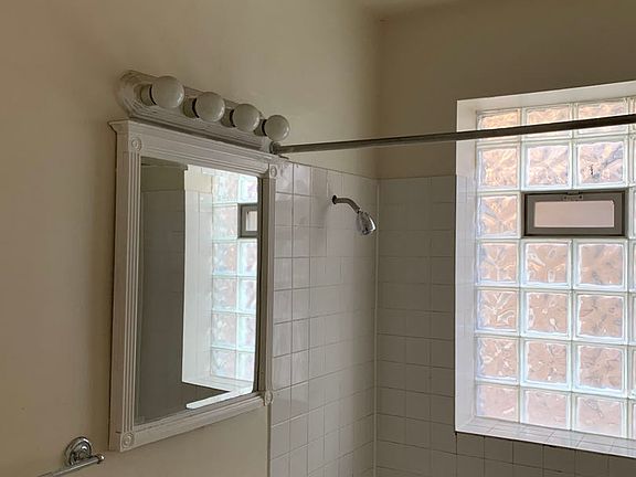 4th image of 2643 W Ainslie St APT 1F