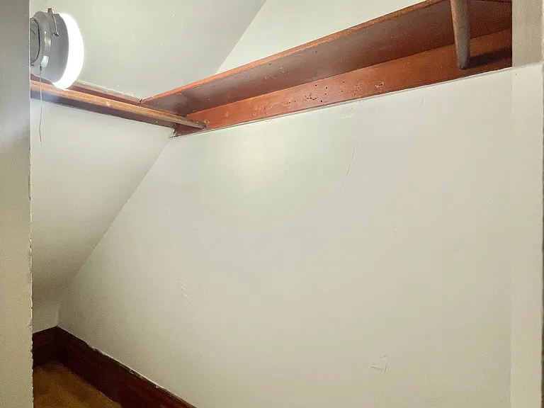 885 Waller St — Photo 22