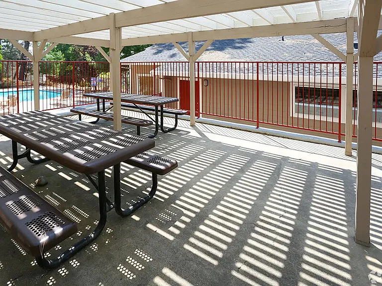 Berryhill Apartments — Photo 14