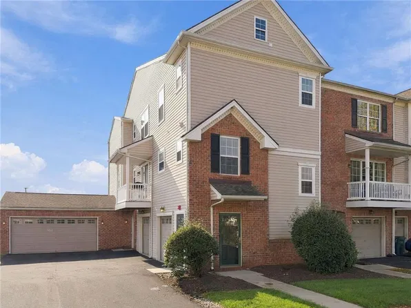 7120 Pioneer Dr, Macungie, PA 18062