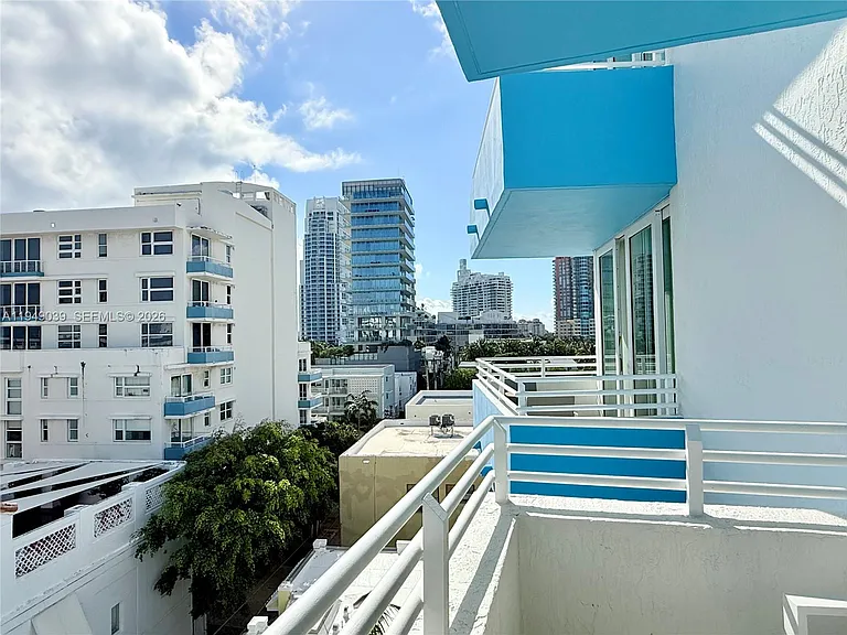 225 Collins Ave #6J — Photo 14