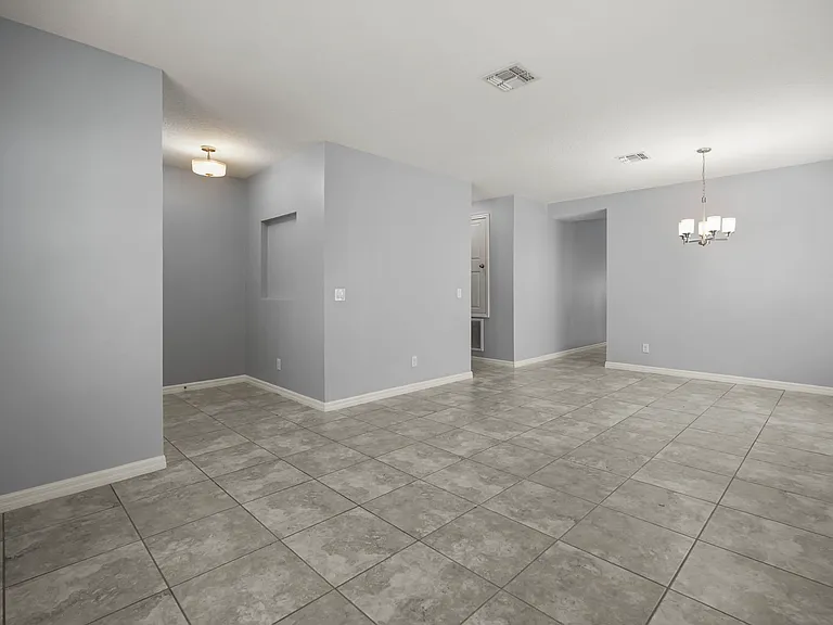 1300 Cavender Creek Rd — Photo 8