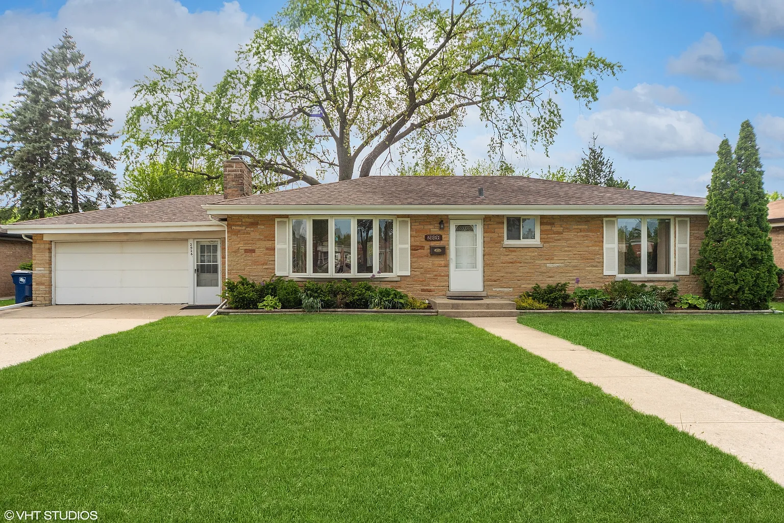 2626 Sarah St photo 1