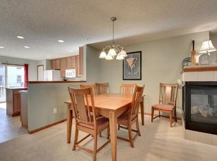 898 Ledgestone Dr, Mahtomedi, MN 55115