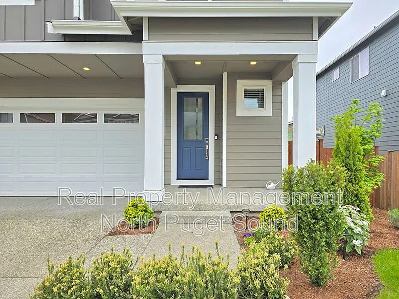 4 bed, 2.5 bath, 2618 sqft, $3,550 — Photo 2