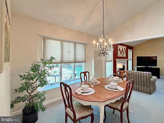 3rd image of 14890 Ivanhoe Ct