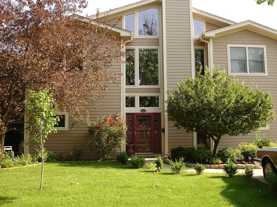 1st image of 213 E Wakeman Ave