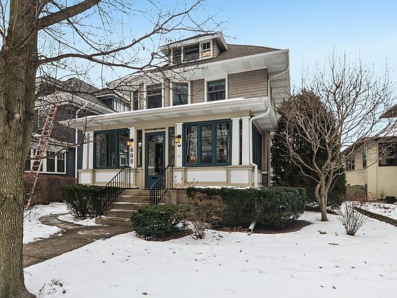 2nd image of 608 S Elmwood Ave