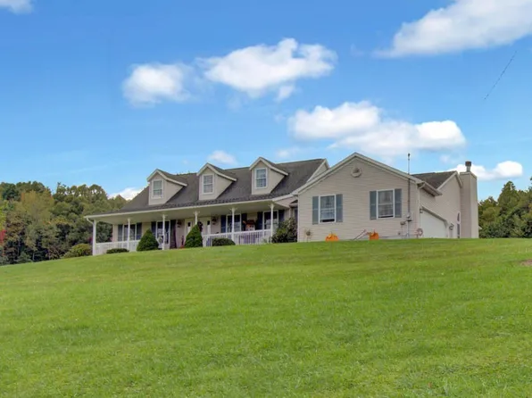 2079 Parks Ave SE, Paris, OH 44669