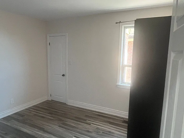 75 McMurchy Ave S #UPPER — Photo 6