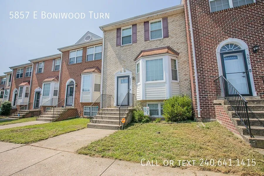 Lovely 3 BR/2.5 BA Townhome in Clinton! — Photo 1