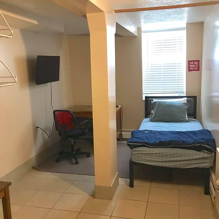 2nd image of 214 8th St SE APT 3