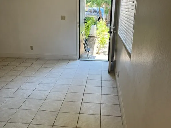 2082 Calle La Sombra Unit 3, Simi Valley, CA 93063