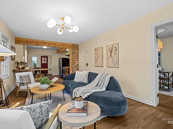 5th image of 2413 W Woodlawn Ave