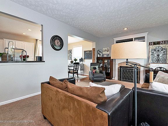 3rd image of 476 E Buteo Dr