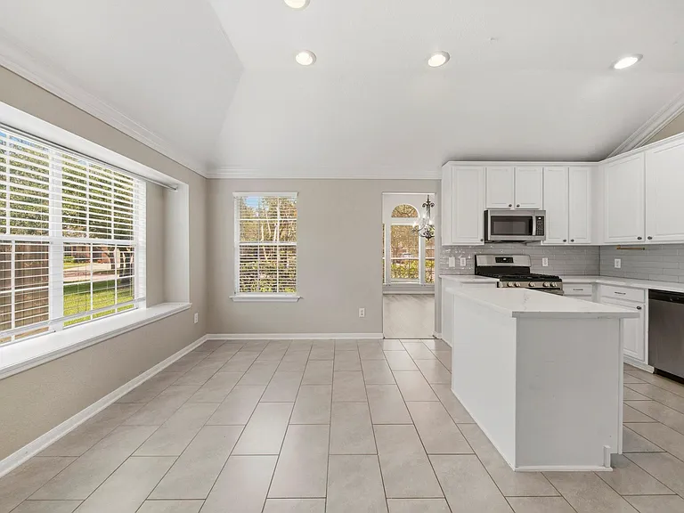 3907 Plum Hill Ln — Photo 8
