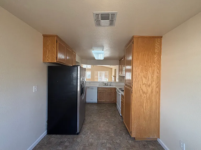 907 Farnham Ave — Photo 5