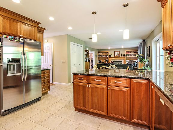 2888 Farm Walk Road, Yorktown Heights NY ( 12 OF 34).jpg