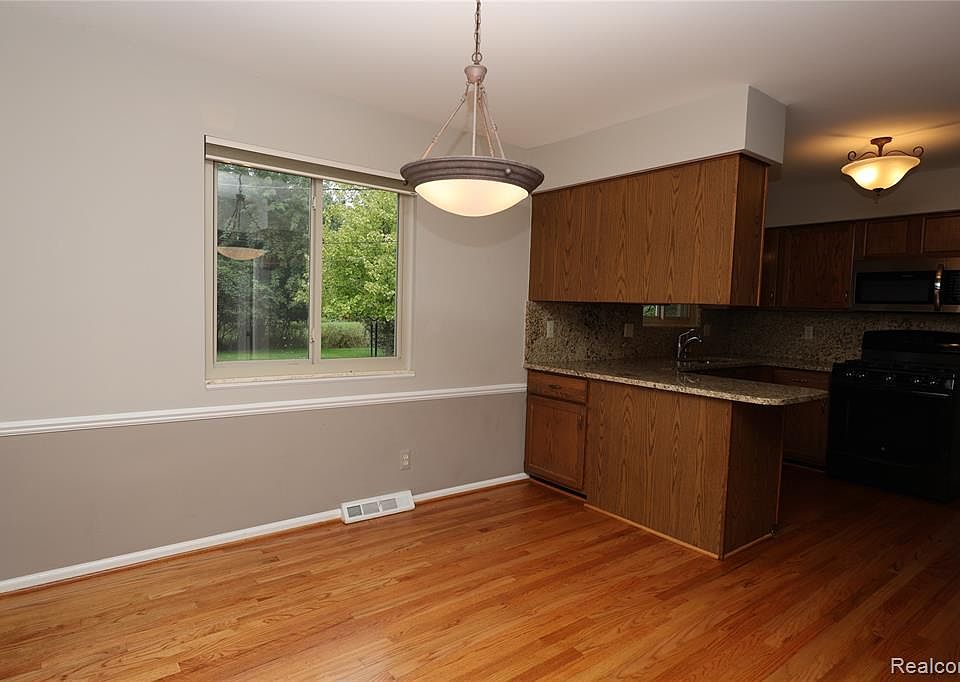 2301 Walnut Lake Rd, photo 16
