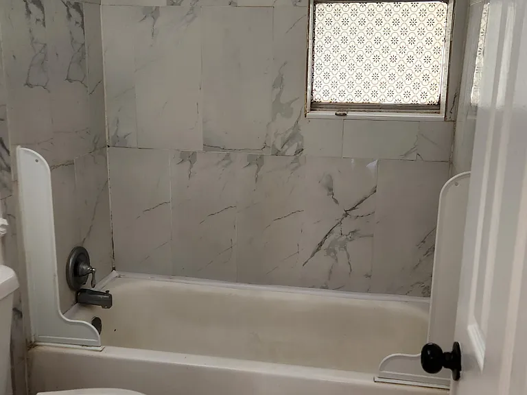 1509 Fresno — Photo 10