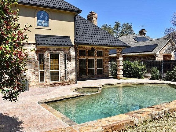 Beautiful backyard / pool