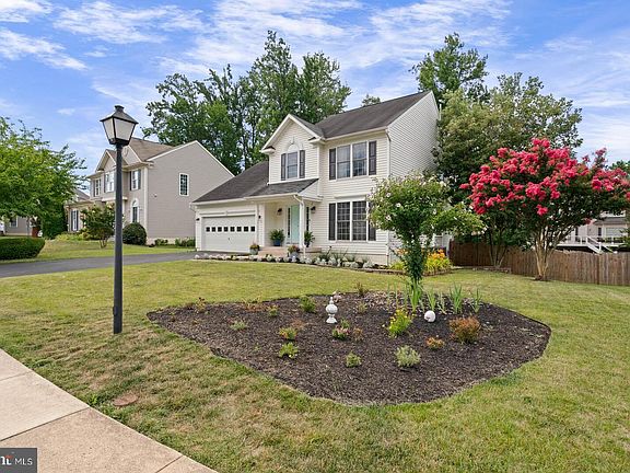 3rd image of 19 Sharpsburg Ln