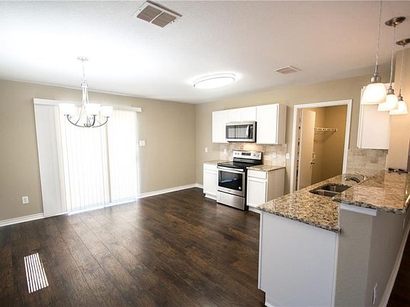 3rd image of 225 Hilltop Dr